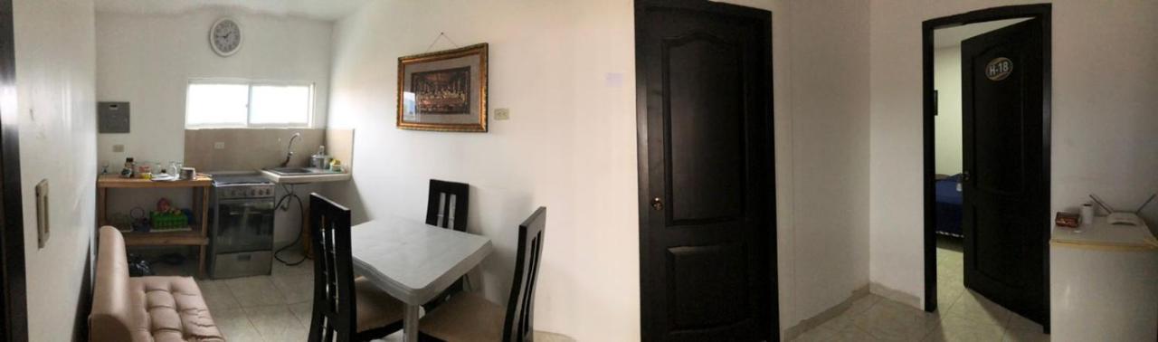 Hostal Playa Imperial Manta Zewnętrze zdjęcie